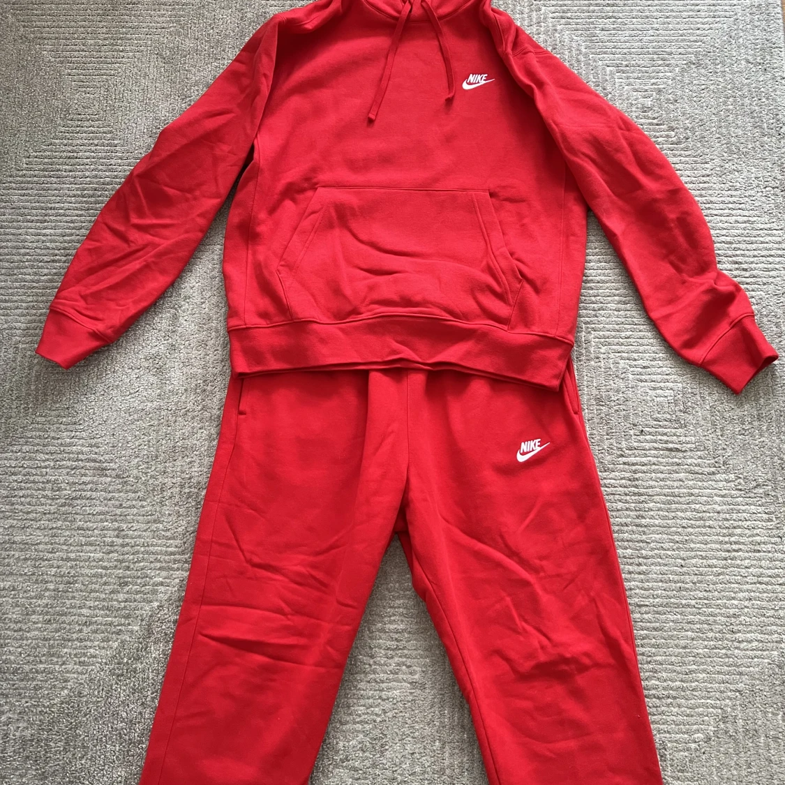 NIKE Tracksuit ENDAST använd 2ggr