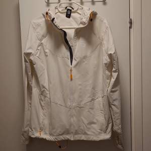 Size M used in fine condition white jacket. Feel free to contact for more info. & in Swedish