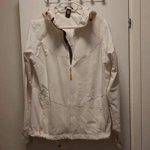 White jacket - Size M used in fine condition white jacket. Feel free to contact for more info. & in Swedish