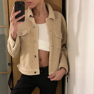 Beige jacka - Säljer nu denna fina vårjacka! <33