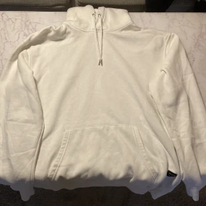 Vit hoodie från Jack & Jones - En hoodie med bra kvalitet till ett sjukt bra pris!