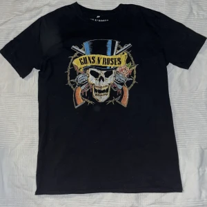 Guns’n roses tröja - Använd gärna köp nu men kontakta mig först 🫶🏻