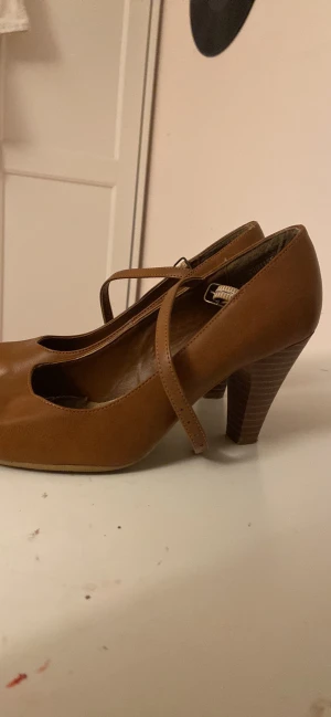 Vintage skor säljes - Nyskick, strl 37 men kan passa 38, pris kan diskuteras :) 