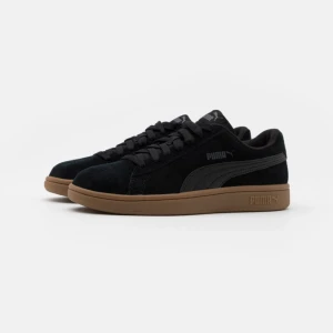 Sko - Helt oanvänd Puma sko i kartong med fraktpåse kvar. Var för stora  (Skriv för bild)