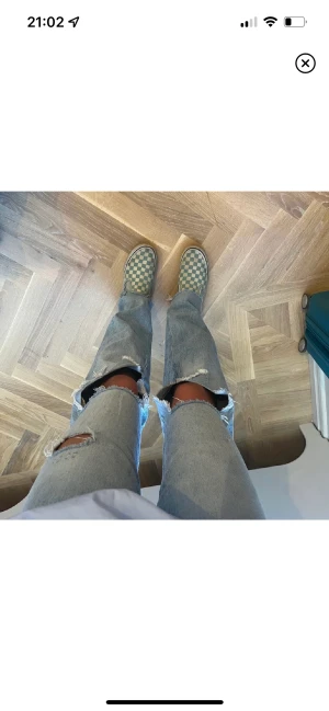Zara jeans - Såsåsååå najs jeans från zara i storlek 34/36 VET EJ midjemått osv ❤️❤️❤️