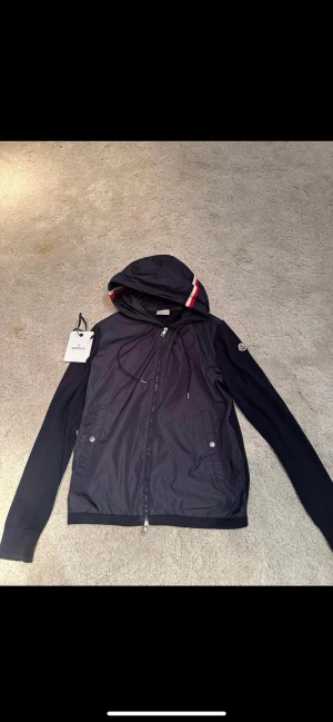 Moncler cardigan  - XL passar L Pris 4000kr