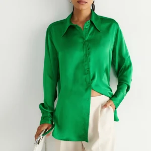 Gina tricot skjorta  - Satin skjorta från Gina Tricot helt ny och oanvänd.  Helt slutsåld idag 