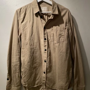 Nudie skjorta  - En knappt använd Nudie skjorta  Storlek Medium 🤎
