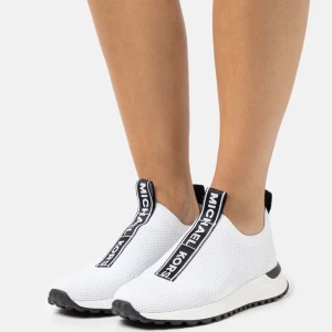 Michael Kors dam sko - Storlek 38 Använd 2 gånger, i fint skick Skriv privat för egna bilder  Möts upp i Malmö eller fraktas Nypris 1645kr