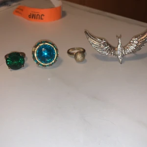 Ringar  - Säljer för jag inte har nån andvänding av dem.