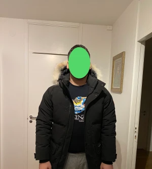 Canada goose M - Säljer min Jacka som jag köpte förra vintern, har ej används mycket  och  den är ganska ny.  