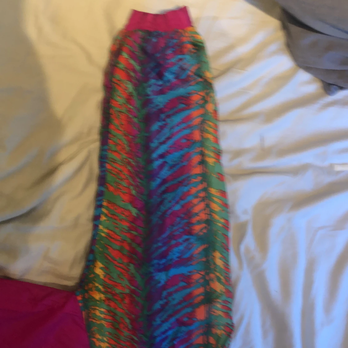 skidjacka med färgglatt tryck på armarna - 91