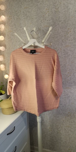 Tröja  - Rosa tröja med trekvartsärm. Storlek XL