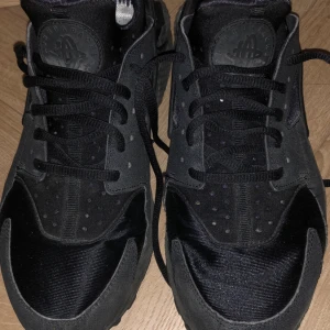 Nike hurrache  - Tvättade nike hurrache  Svart  Strl 40,5 obs väldigt små i storlek passar mer en 39.5
