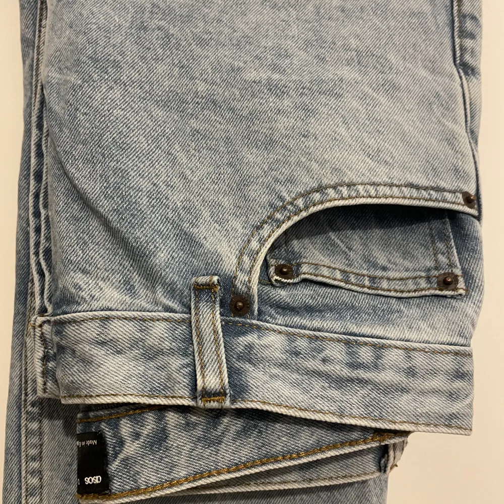 Sköna jeans i en rak modell. Använda endast fåtal gånger. Jeans & Byxor.