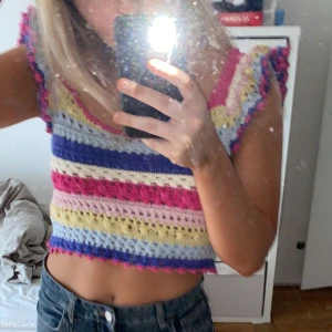 Stickat linne Zara - Säljer mitt stickade linne från zara i storlek M. Aldrig använt endast testat då det inte var min stil. Pris kan diskuteras vid snabb affär