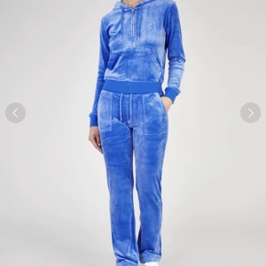 Juciy couture  - Säljer mina Juciy couture, storlek xxs och har även tröjan i storlek xs. Kan mötas upp eller skickas. Den med högst bud får köpet 