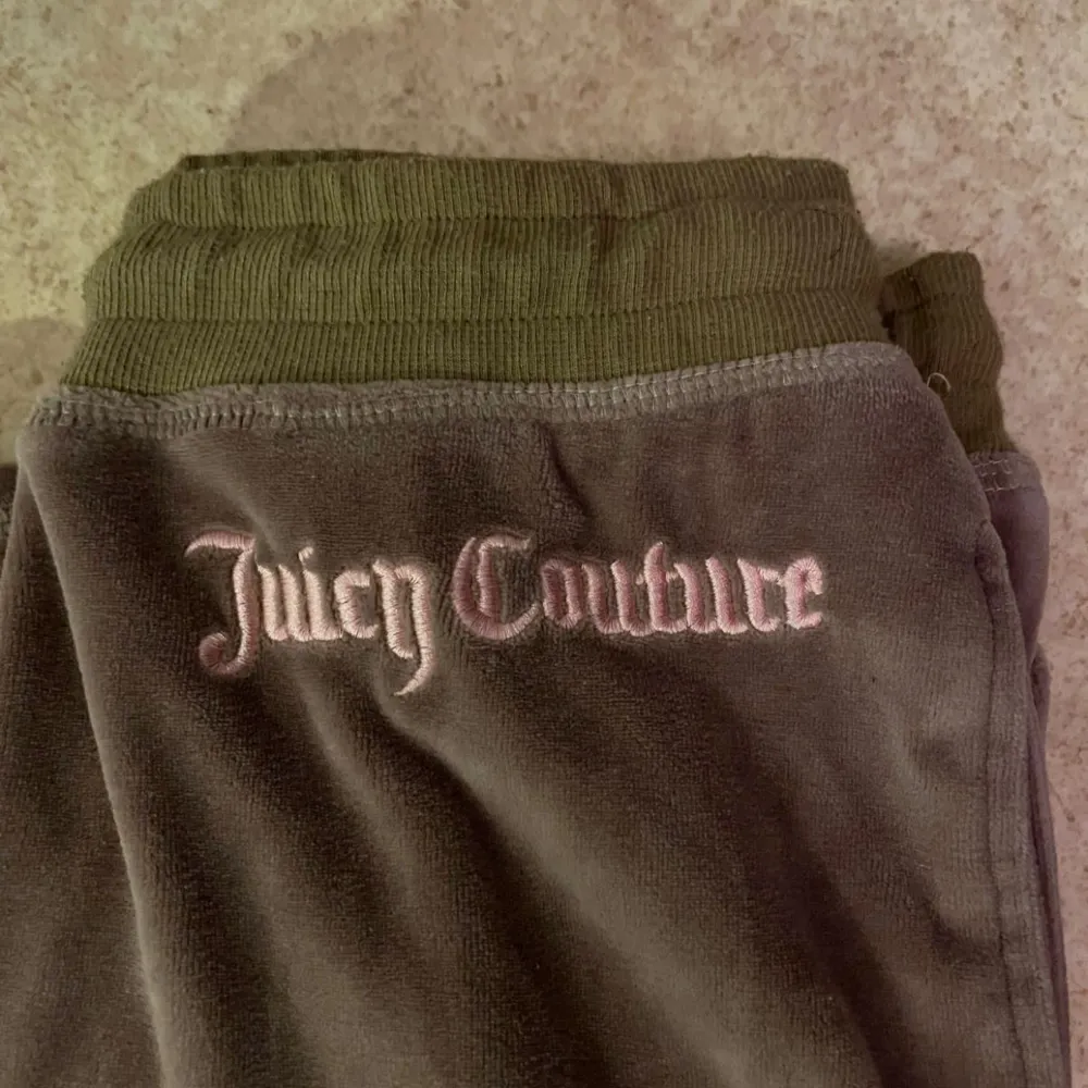 Juicy couture set i bra skick storlek S men passar M. Övrigt.