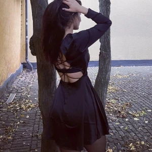 Klänning  - Den är lite för liten för mig använt en gång .