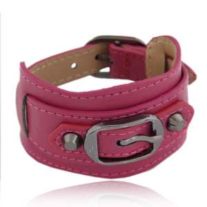 snyggt rosa  armband från balenciaga använt men i bra skick! 