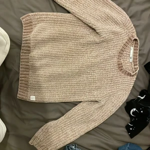 Tröja  - Hej !   Säljer den är lite för mig har bara användt den bara 2gånger 