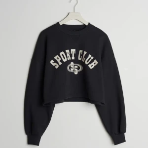 Sweatshirt  - Sweatshirt från Gina Tricot i stl s men passar xs också, säljer för 65kr+66kr(frakt). Meddela gärna om du har några frågor❣️