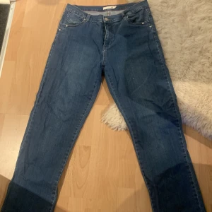 Straight Jeans - Jeans i rak passform med snygga fickor, skriv för mer info 💞 köparen står för frakt