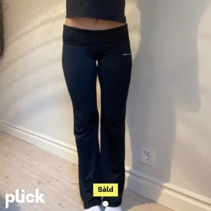 Rönisch tights  - Säljer dessa rönisch tights då de är förstora på mig! Bilder tagen av hon jag köpte av men egen bild på sista bilden!❤️ de är i väldigt fint skick! Kan tänka mig byta mot likadana i storlek xs eller xxs! Nypris:600