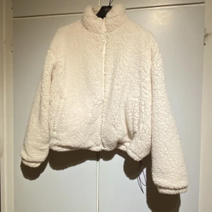 Jacka - Fin varm teddyjacka 