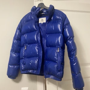 Pyrenex jacka - Pyrenex jacka nästan helt oanvänd, säljer pga fel storlek, nypris 4900 kr