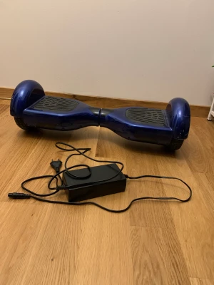 Airbord - Airbord + dess laddare Har några skönhets skador men fungerar bra