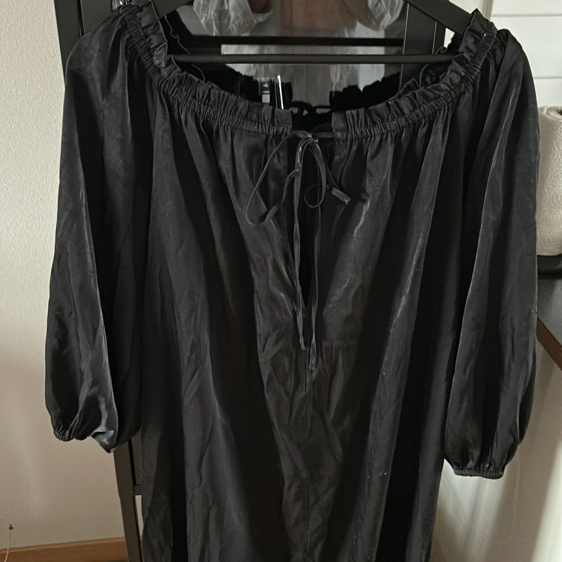 Klänning med knyt i rygg - 90