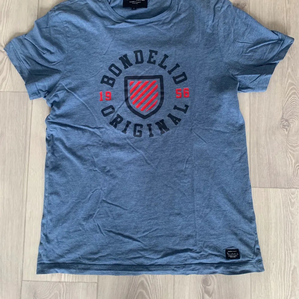 T-Shirt Bondelid stl S i bra skick . T-shirts.