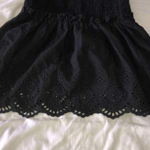 Säljer denna kjol från zara! Aldrig använd🤍