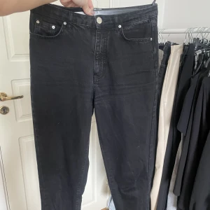 Mom jeans - Mom jeans i modellen dagny från gina tricot