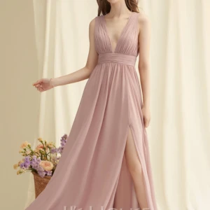 Balklänning - En balklänning i gammalrosa från JJ-house. Aldrig använd, prislapp finns kvar. Nypris 1299!! Hör av er för fler bilder :)