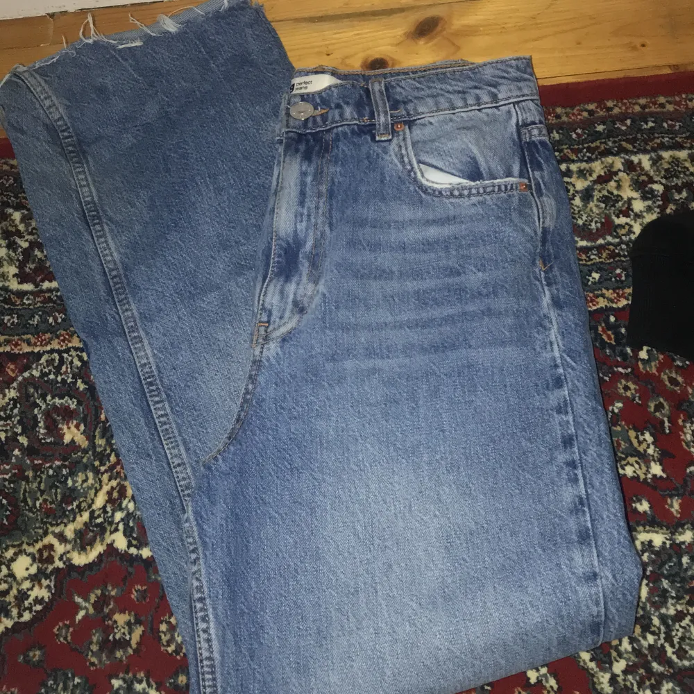 Säljer mina jeans från ginatricot st 38 Använt dom 1 gång bara. Jeans & Byxor.