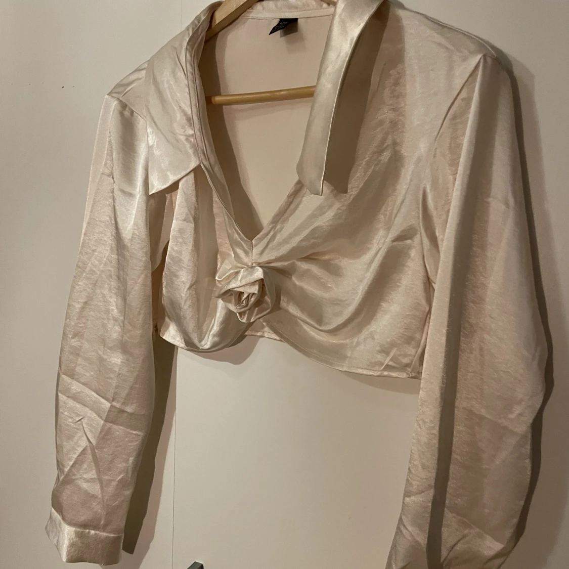 Kostymbyxor och en cropad skjorta - 91