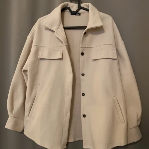 Overshirt jacka - Aldrig använd men funkar till nästan allt
