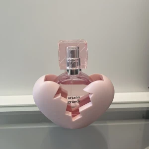 Parfym - Säljer denna Ariana Grande thank u next parfymen, endast testad.