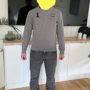 Hackett London sweatshirt Storlek: Boys 15-16. Som en storlek S