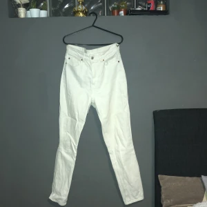 Vita jeans  - Storlek 38, använd med gott skick 