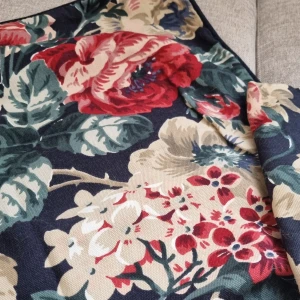 2st blommiga kuddfodral - 50×50. Nytvättade.