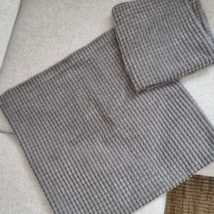 2st mörkgråa kuddfodral i sammet - Nytvättade och hela. 40×40