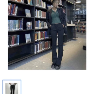 Byxor - Säljer dessa byxor från design by si, köpte dom på plick men dom var tyvärr för små för mig❤️dom är verkligen super fina och i väldigt bra skick❤️passar någon som är ca 160 och kortare