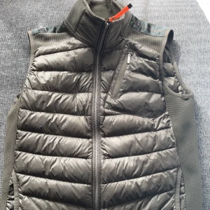 Parajumper väst  - Äkta parajumper väst har använd vara 3 gånger 
