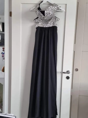 Balklänning - Balklänning använd 1 kväll 