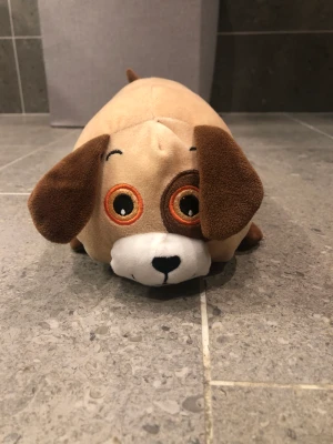 Hund gosedjur - Mjukt hund gosedjur. Använd men i gott skick.