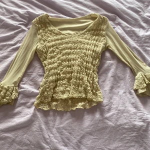 Stickad beige - Långärmad tröja med struktur. Nyskick. Secondhand sen innan