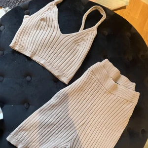 Set i begie! - Snyggt set i begie i storlek S! Kan frakta eller mötas upp!